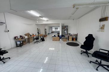 Klang Parade opposite UOB Bank Jalan Meru 3-storey Shop LRT-3 Station for Sale 