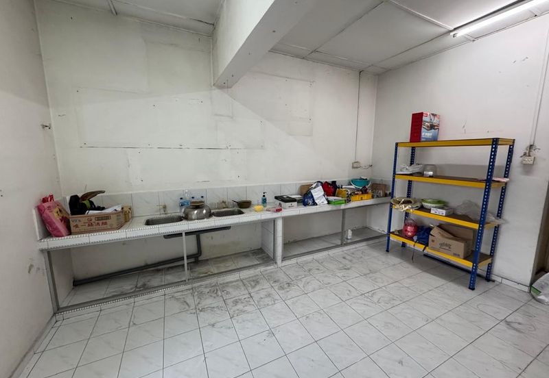 Klang Parade opposite UOB Bank Jalan Meru 3-storey Shop LRT-3 Station for Sale 