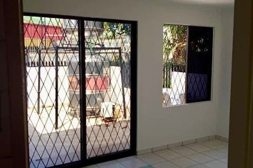 Taman Khidmat Kolombong Double Storey House