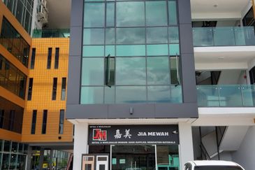 T1 Bundusan Office for Sale 