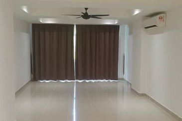 D' Golden Gate Condominium Kobusak