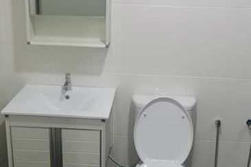 D' Golden Gate Condominium Kobusak