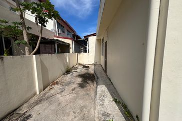 Taman Ceriamas 118 Semi Detached Putatan Bare Unit