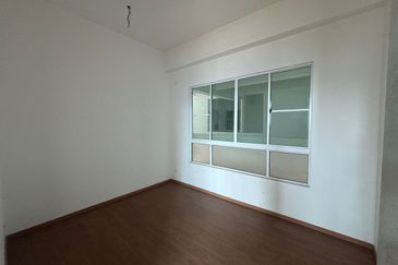 One sulaman platinum tower Seaview 700sqft