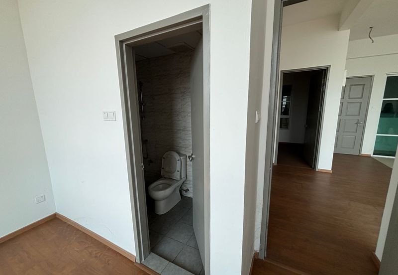 One sulaman platinum tower Seaview 700sqft