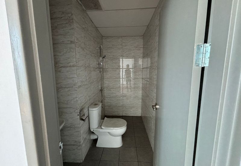 One sulaman platinum tower Seaview 700sqft