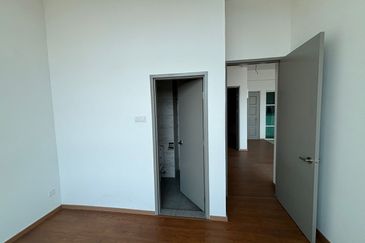 One sulaman platinum tower Seaview 700sqft