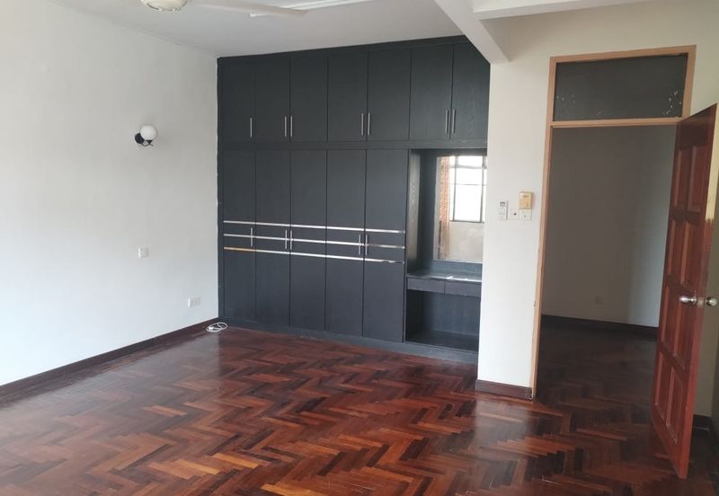 Taman Amansutra Double storey Kolombong Townhouse