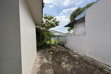 Taman Baginda Corner Double storey Towering Penampang