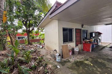 Taman Baginda Corner Double storey Towering Penampang