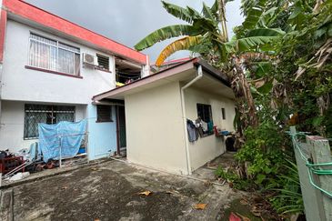 Taman Baginda Corner Double storey Towering Penampang