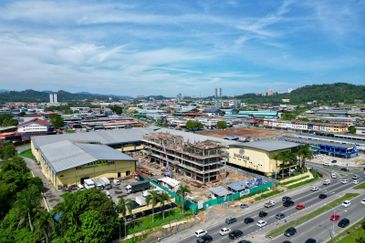 B5 4-Storey Shoplot Kolombong | Inanam