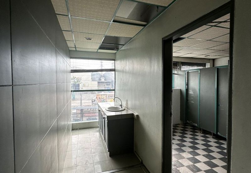 Kolombong warehouse for rent 9000 sqft