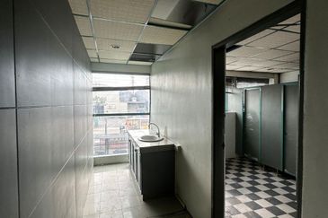 Kolombong warehouse for rent 9000 sqft