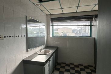 Kolombong warehouse for rent 9000 sqft