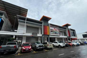 Parklane Benoni Shoplot for rent ground and first floor