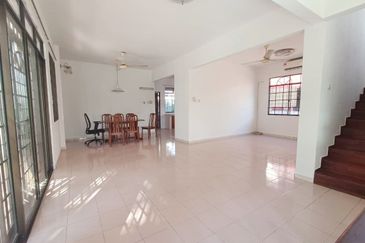 Bundusan Double storey bungalow for rent