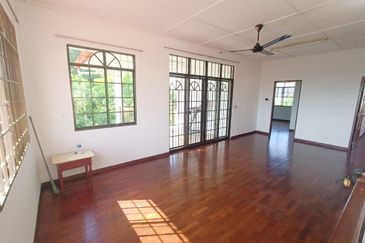 Bundusan Double storey bungalow for rent