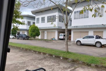 Bandar putra commercial centre shoplot Telipok