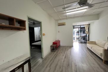 Indah court apartment Likas Level 4