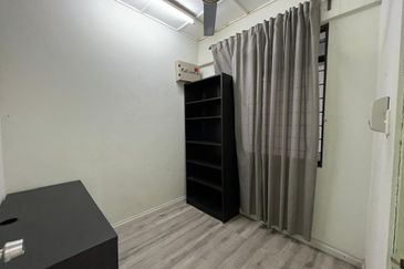 Indah court apartment Likas Level 4