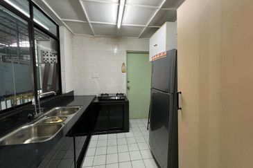 Indah court apartment Likas Level 4