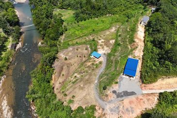 Kinarut land with house and fruit trees