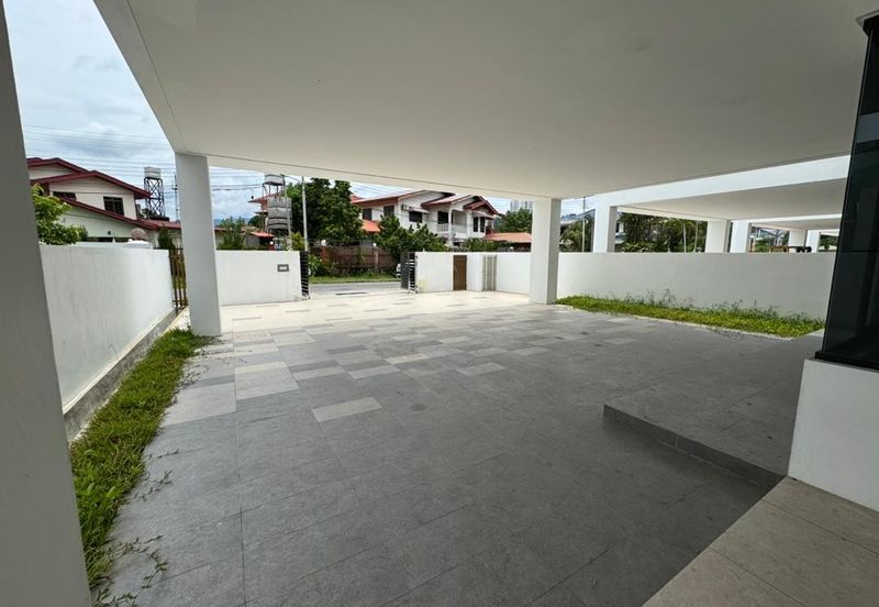 Taman Lifo 3 Storey Semi Detached Double storey Kolombong with private lift- Flood free