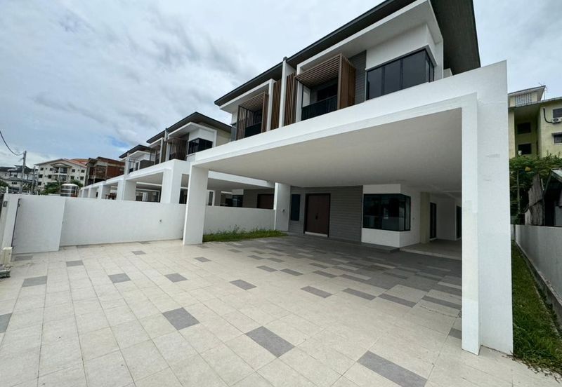 Taman Lifo 3 Storey Semi Detached Double storey Kolombong with private lift- Flood free