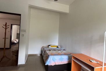 Taman Golf view Phase 2 Bundusan Double Storey intermediate house