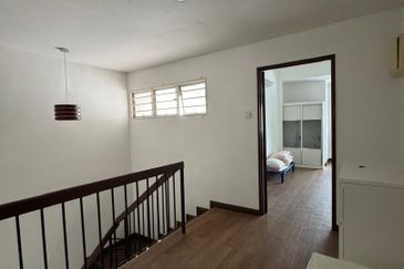 Taman Golf view Phase 2 Bundusan Double Storey intermediate house