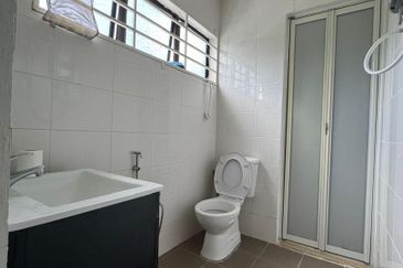 Taman Golf view Phase 2 Bundusan Double Storey intermediate house