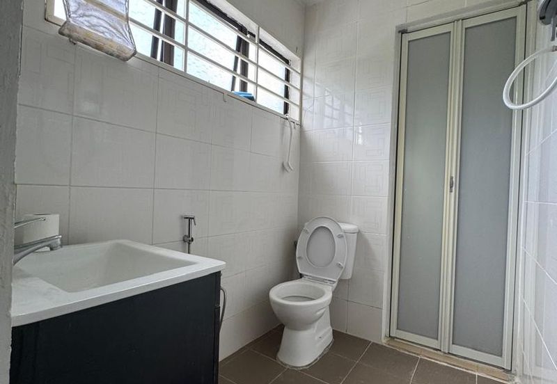 Taman Golf view Phase 2 Bundusan Double Storey intermediate house