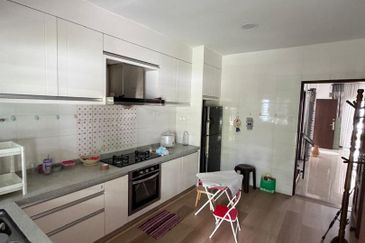 Taman Golf view Phase 2 Bundusan Double Storey intermediate house