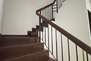 Taman Golf view Phase 2 Bundusan Double Storey intermediate house