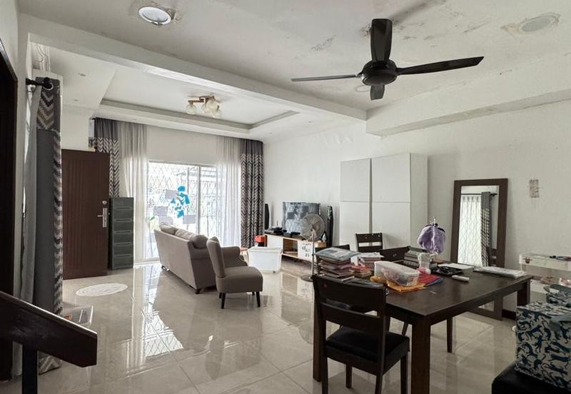 Taman Golf view Phase 2 Bundusan Double Storey intermediate house