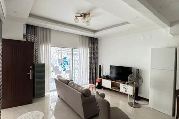 Taman Golf view Phase 2 Bundusan Double Storey intermediate house