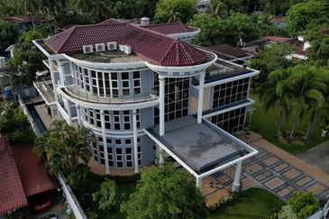 Kampung Likas Mansion 
