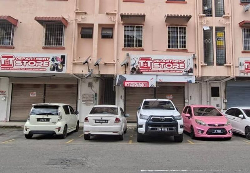 Taman suria shoplot penampang