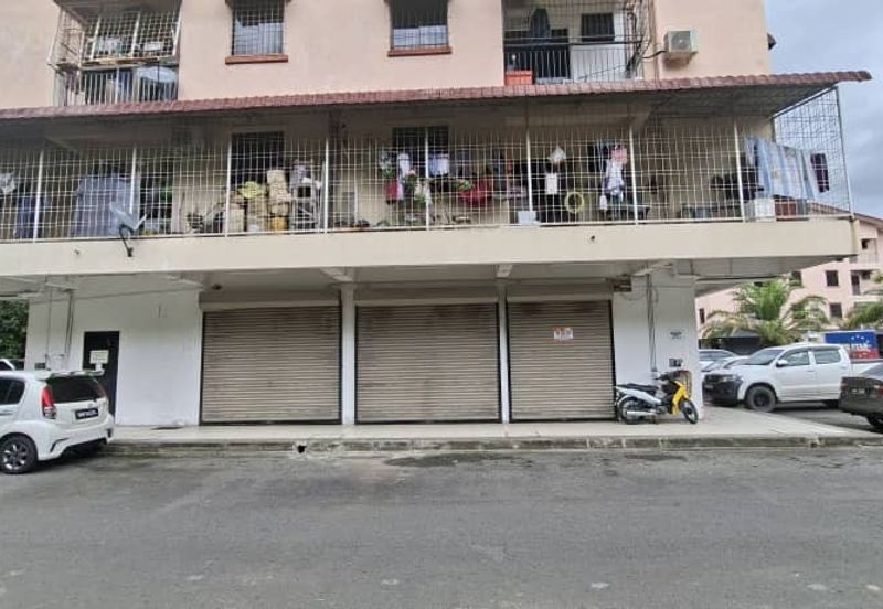 Taman suria shoplot penampang