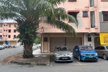 Taman Suria Shop corner penampang