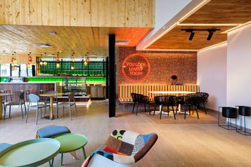 Hotel in Bandaran berjaya kota kinabalu for sale