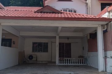Taman Fantasi Double Storey Likas CL999