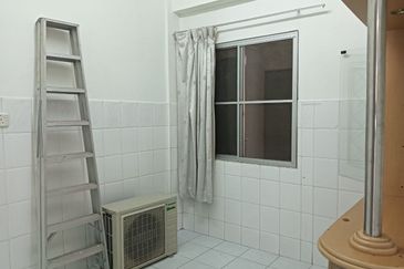 Taman Fantasi Double Storey Likas CL999