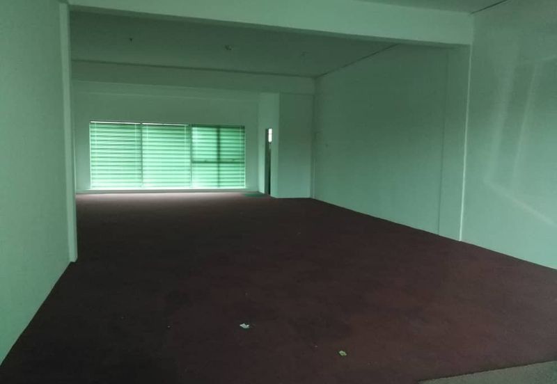 I-pLaza Shoplot Penampang first and seconf floor