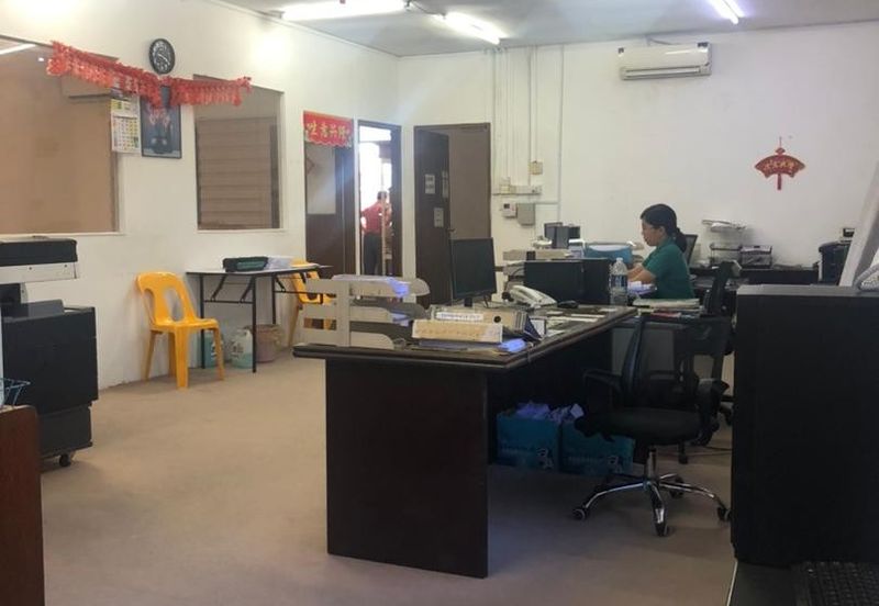 Semi Detached Lian seng light industrial warehouse near inanam bus terminal