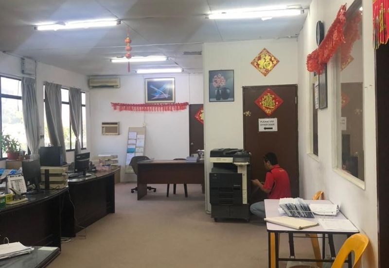 Semi Detached Lian seng light industrial warehouse near inanam bus terminal