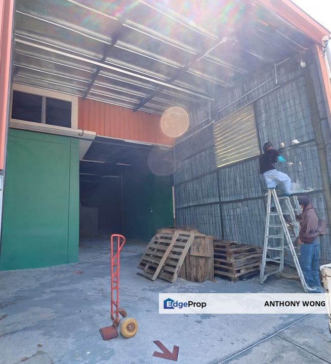 Putatan warehouse Tombovo, Sabah, Pulatan