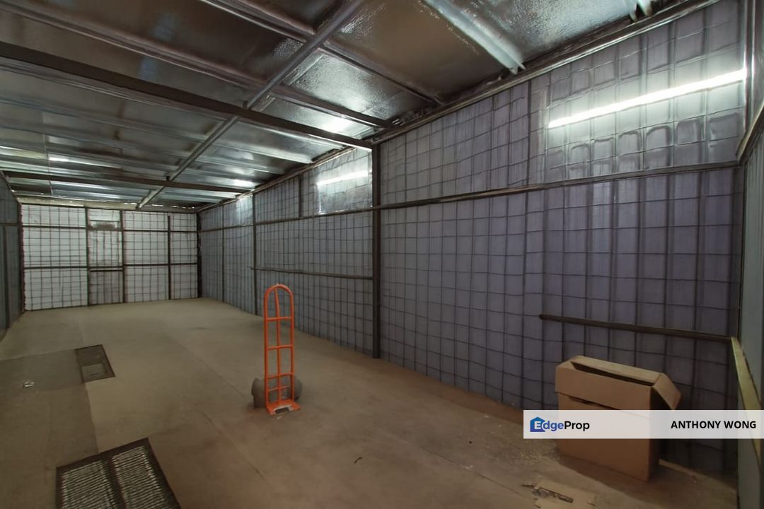 Putatan warehouse Tombovo, Sabah, Pulatan