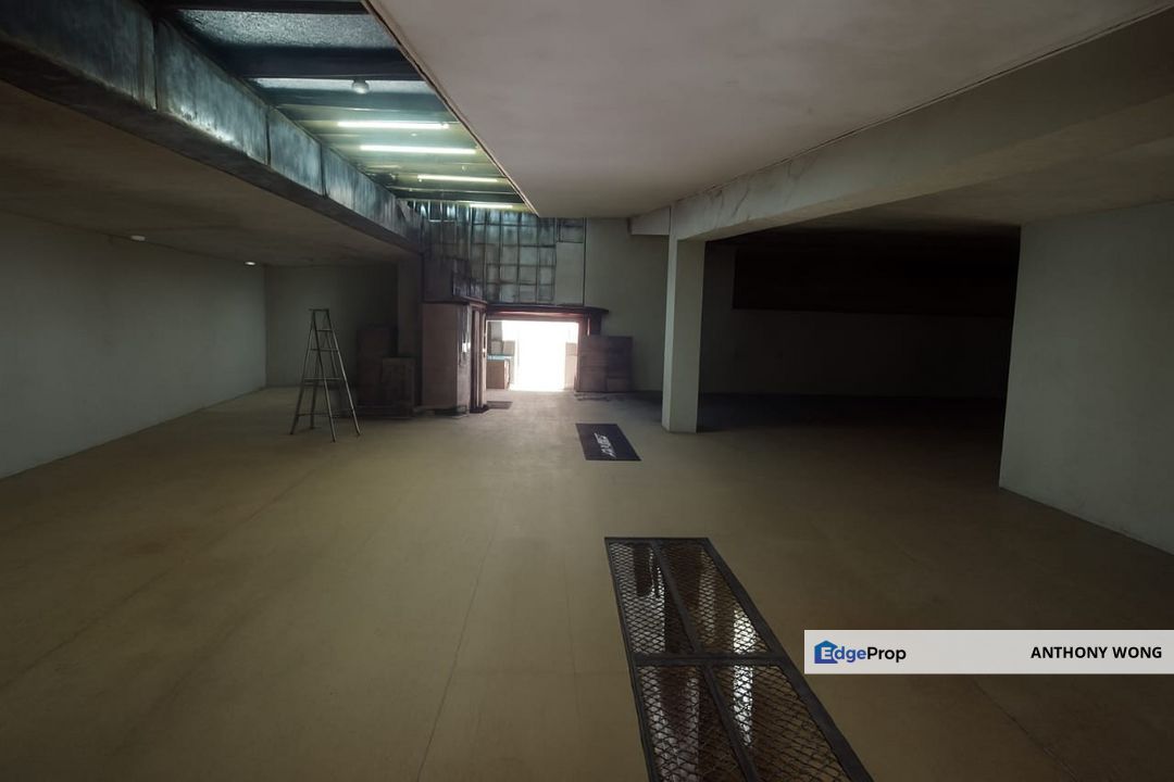 Putatan warehouse Tombovo, Sabah, Pulatan